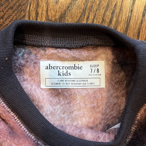 Abercrombie Kids Sleep/Sweat Outfit - Picture 3 of 5